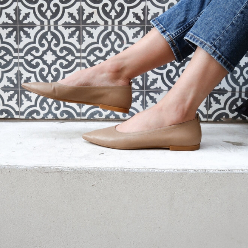 Everlane 40 Hour Flat Size 6.5 in Taupe